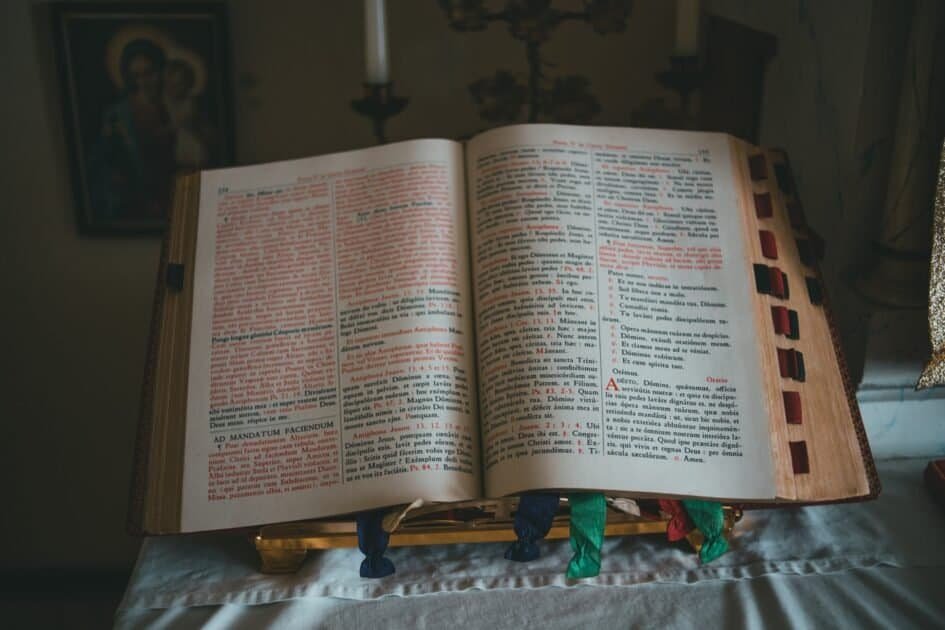 How Do You Use a Bible Concordance?