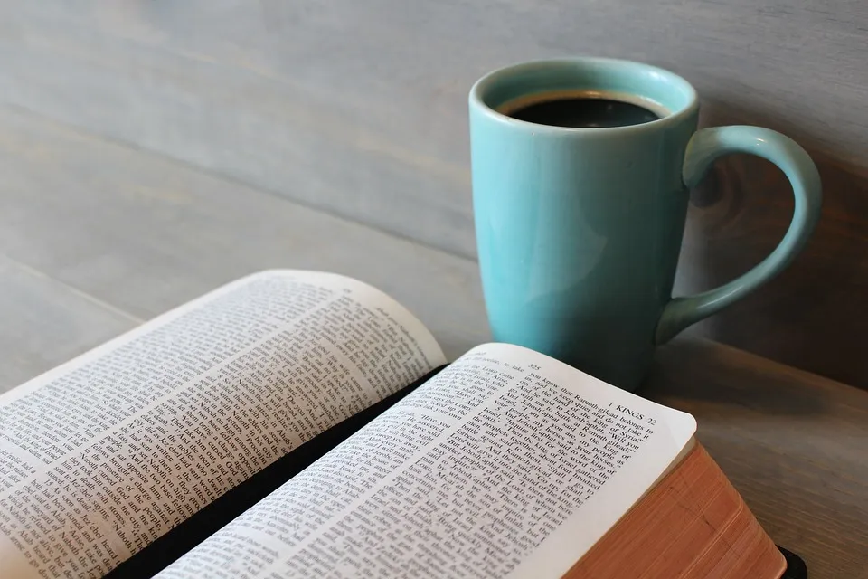 What Does the Bible Say About Focusing on Jesus? Finding Clarity in Faith